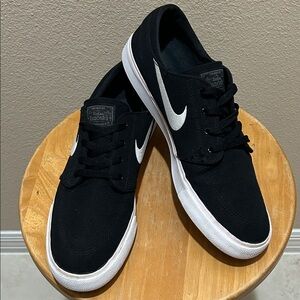 Nike SB Zoom Stefan Janoski Canvas RM ‘Black White’. AR7718-001.
